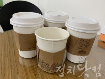[크기변환]커피전문점 1회용 컵.jpg