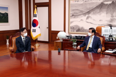 [국회의장]    박범계 법무부장관 예방 받아