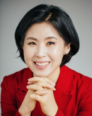 [명예졸업장]   김미애 의원, 35년 만에 포항여고 명예졸업장
