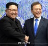 역사적 만남, 남북정상회담 개최- 김정은 위원장 군사분계선 넘다.